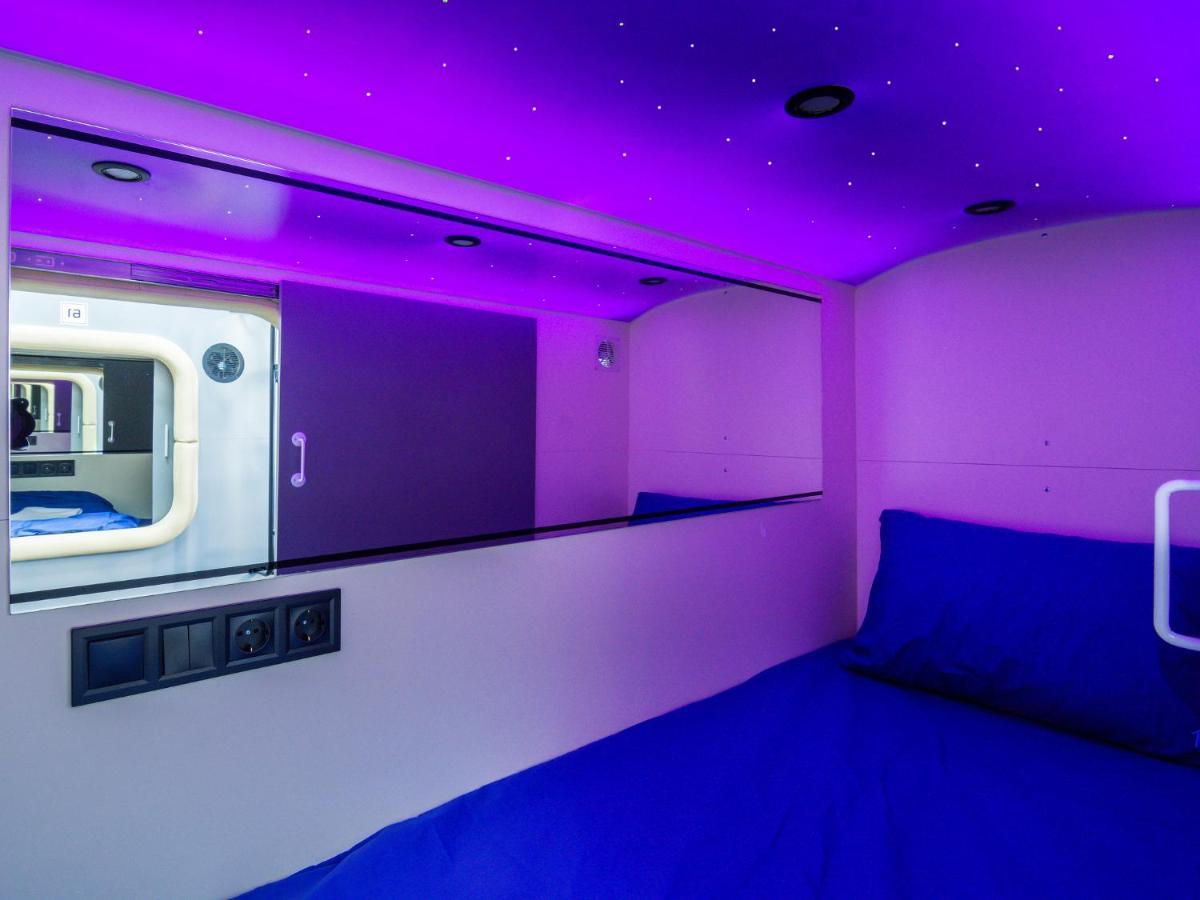 Av-1 Capsule Hotel Kijów Zewnętrze zdjęcie